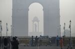 India Gate amid heavy smog in New Delhi on Nov. 3.