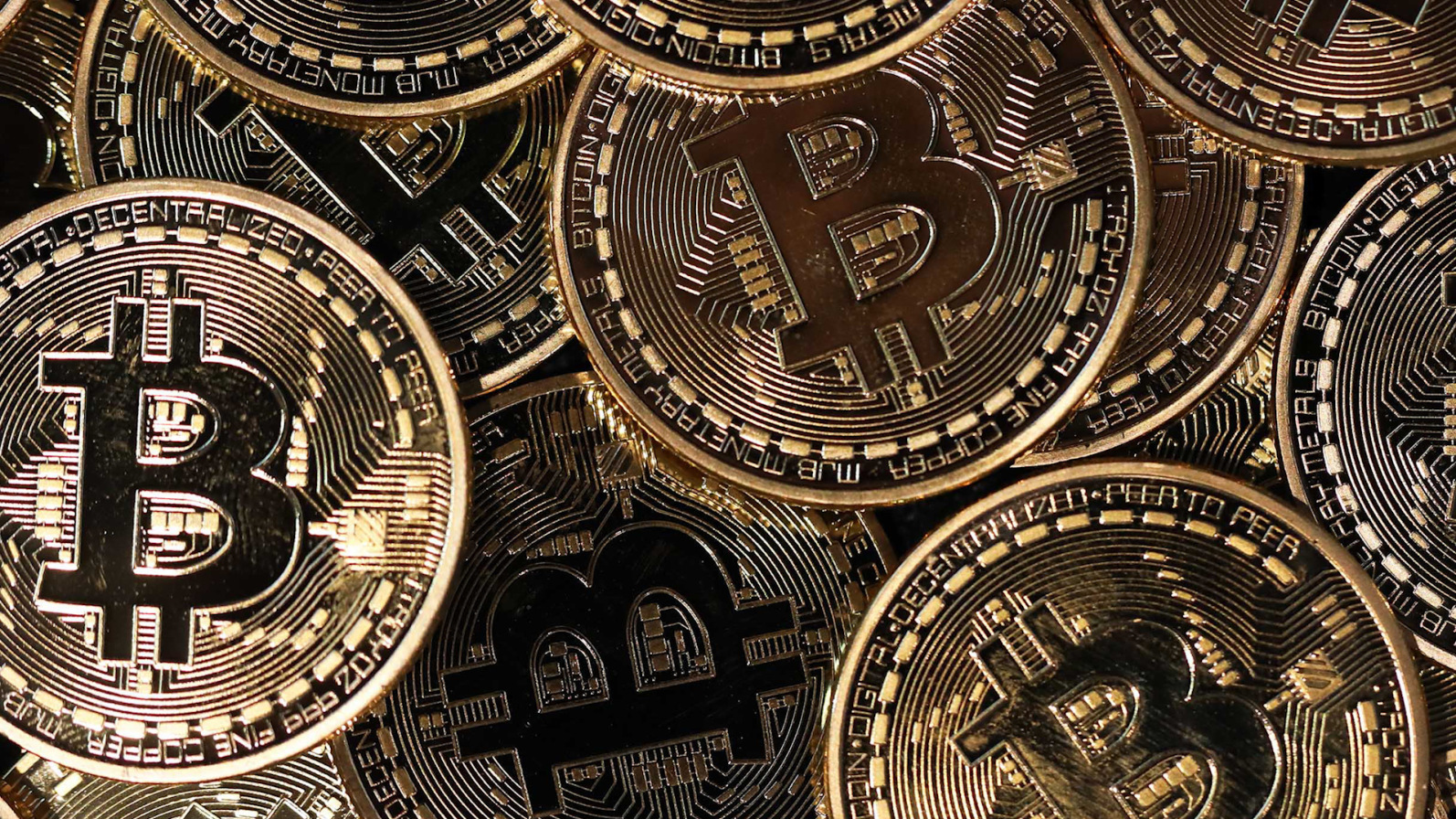 Bitcoin Buyers Have to Take a Wild Guess on Their Taxes - Bloomberg