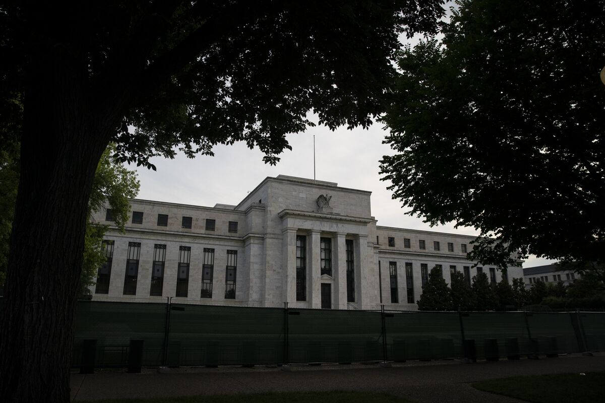 Minutas de la Fed muestran que algunos miembros ven razones para subir tasas