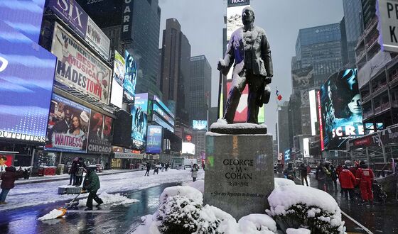 NYC’s First Big Snow Blankets Region, Hobbles Transportation