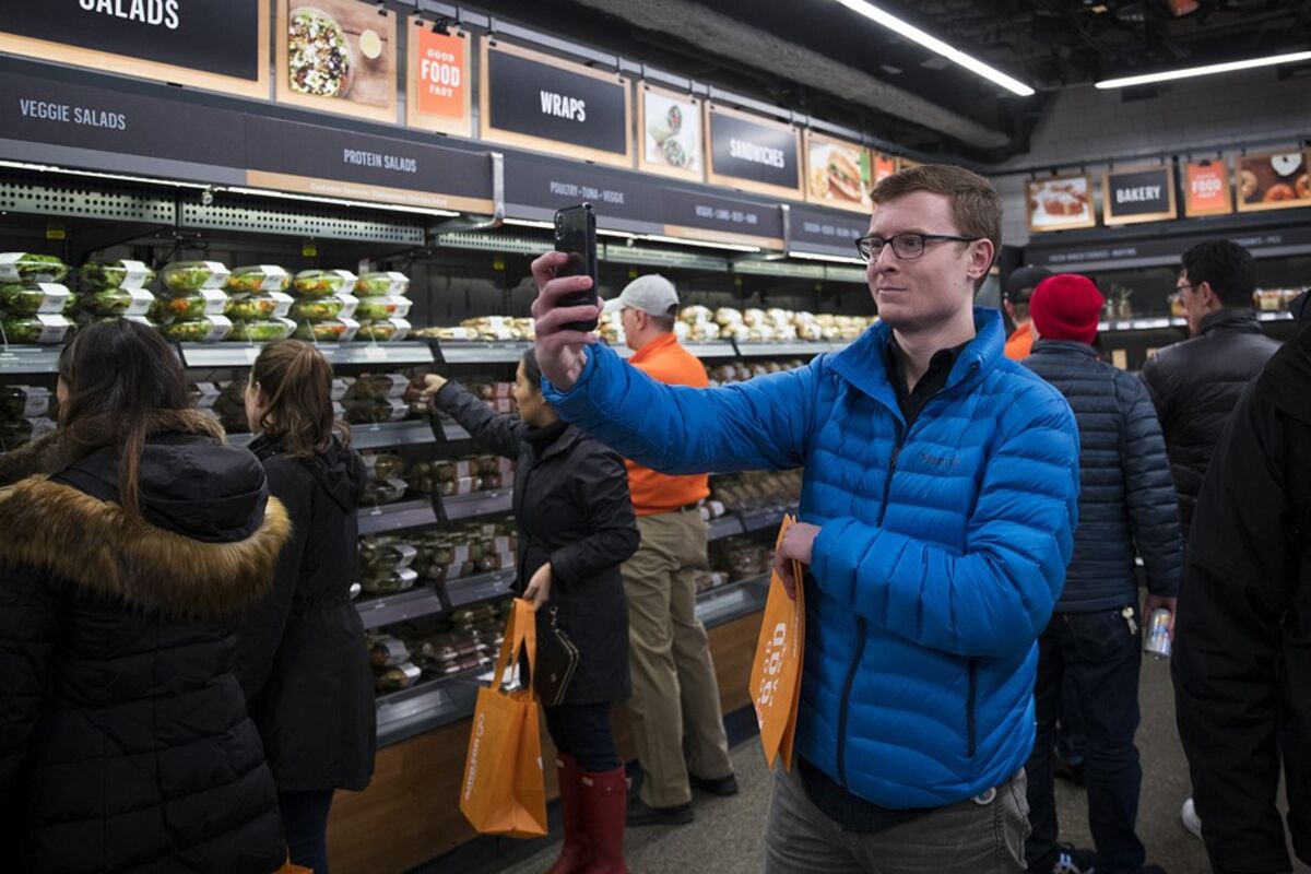 Goodbye, cashiers:  tech lets shoppers skip the checkout