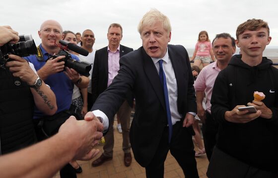 Johnson Wins Key Endorsement as Poll Signals Landslide U.K. Win