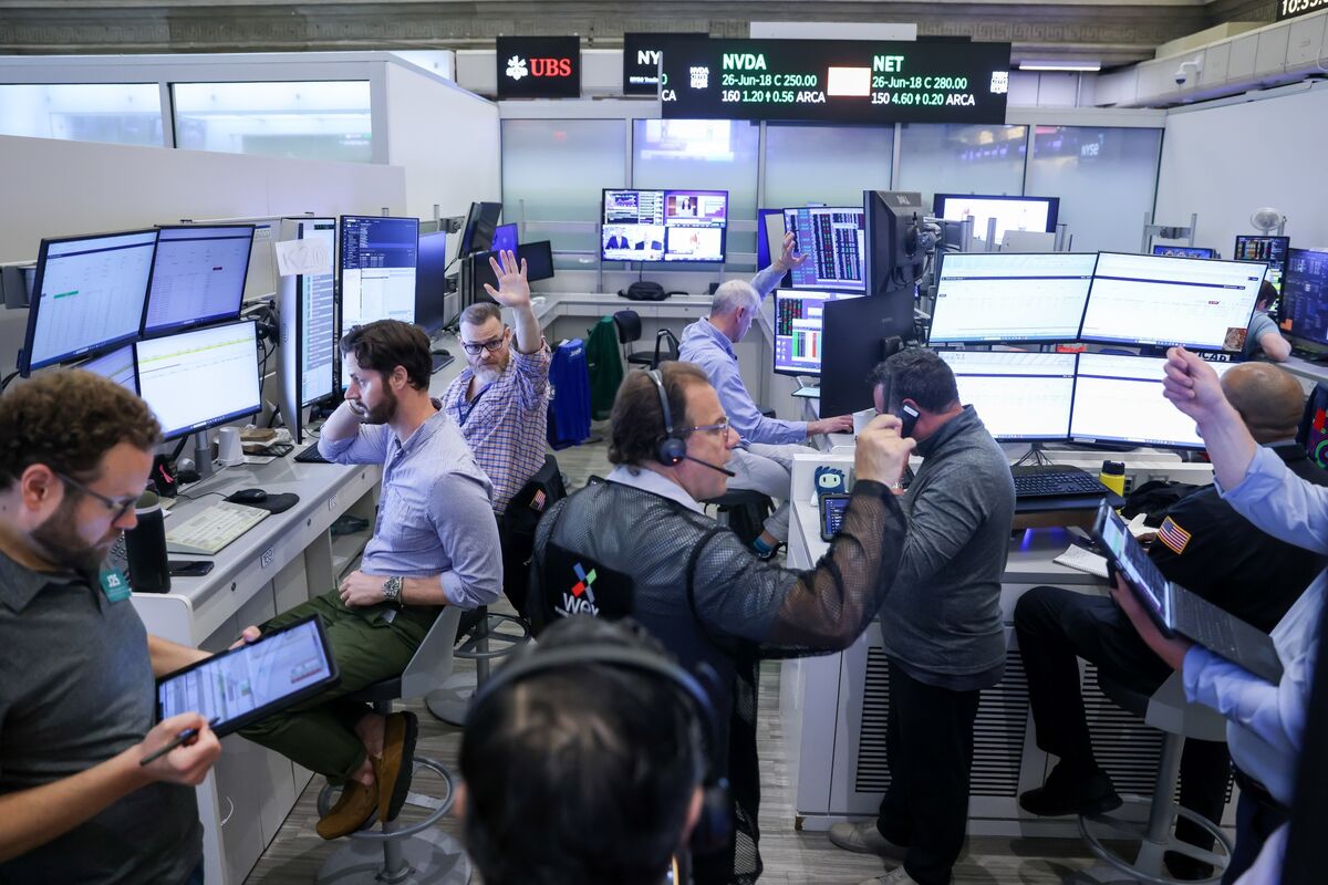 US Stock Futures Pull Back as Traders Evaluate Mideast News
