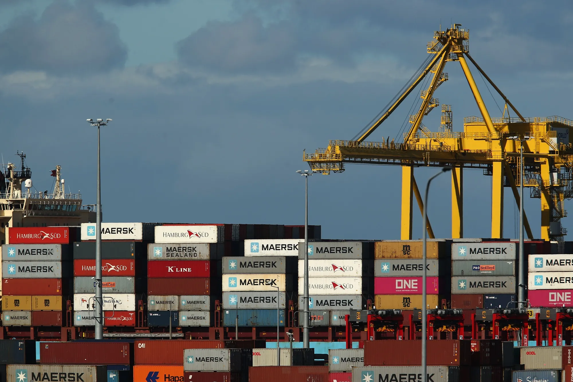 Australia Economy Shrinks as End to Recession-Free Run Looms
