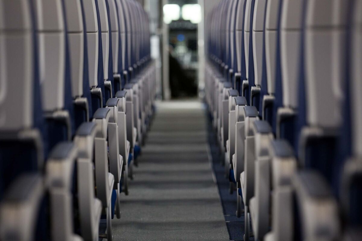 Airplane seat size: FAA wants public's comments on seating dimensions