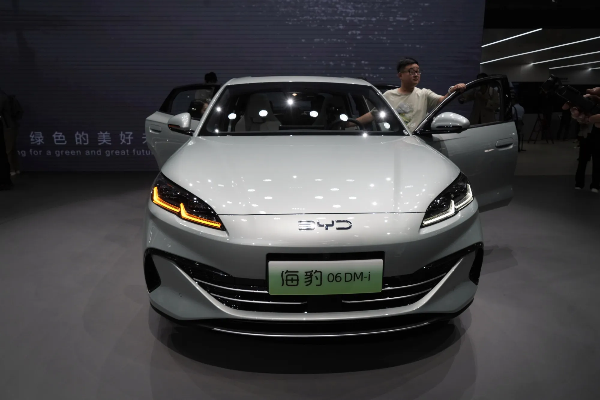 A BYD Seal 06 DM-i.