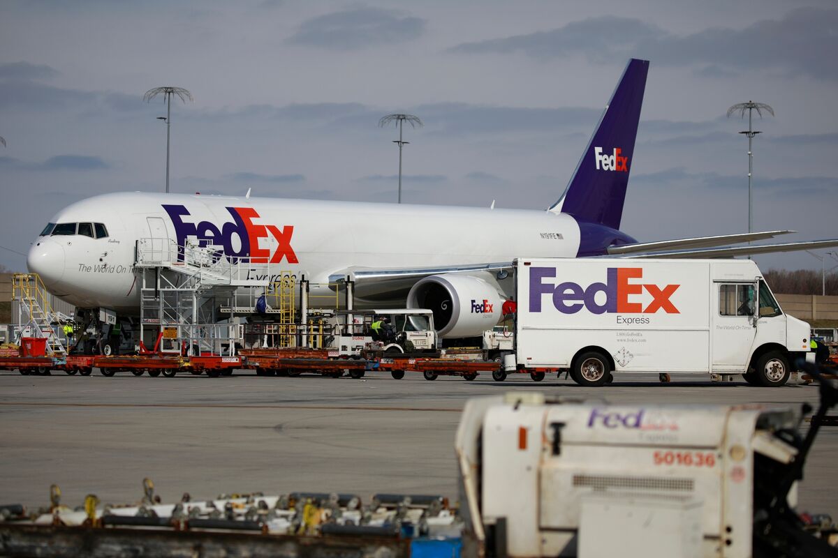 FedEx s Problems Are About FedEx Not The World Bloomberg