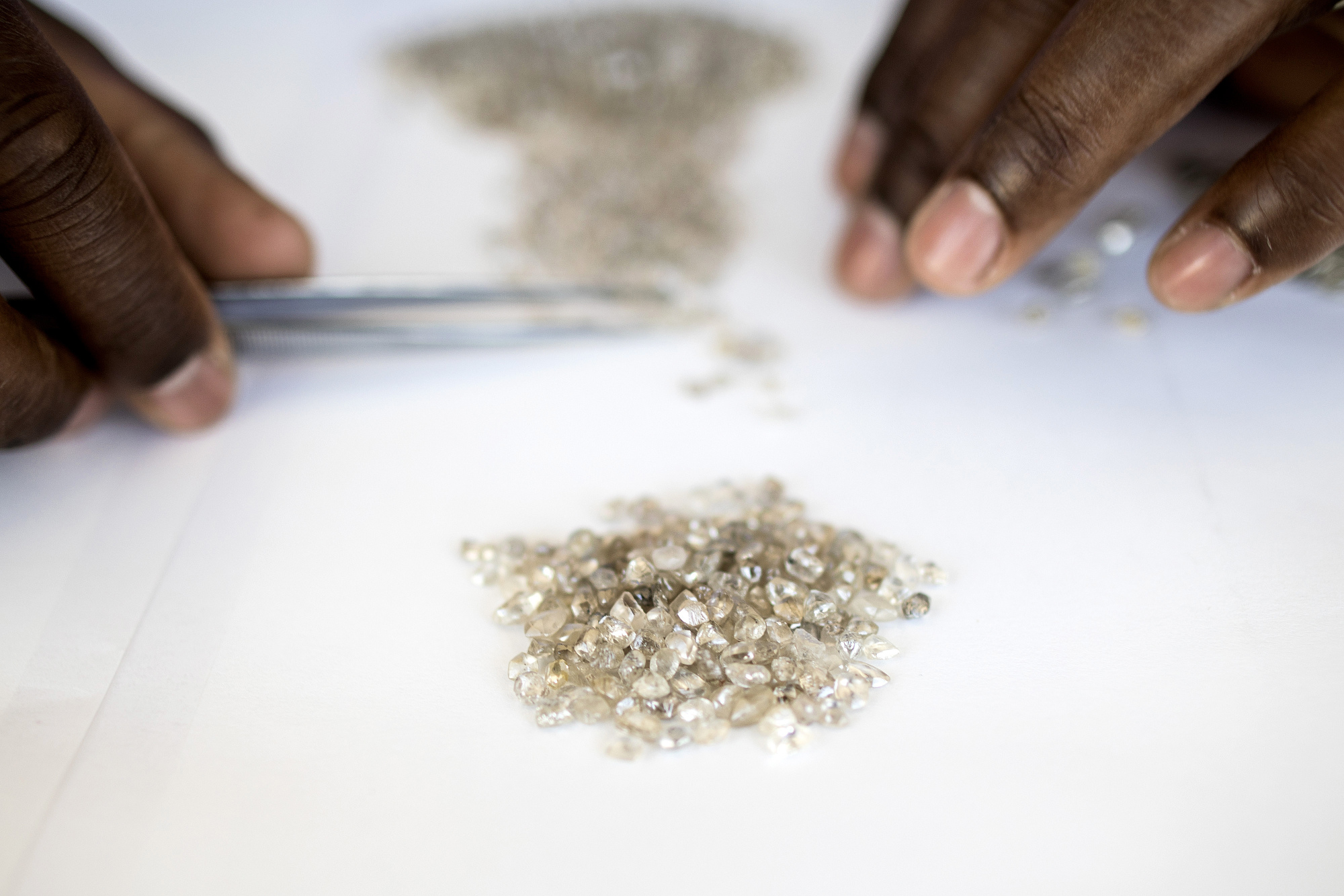 De Beers Hoovers Up Its Best Diamonds From the African Seabed