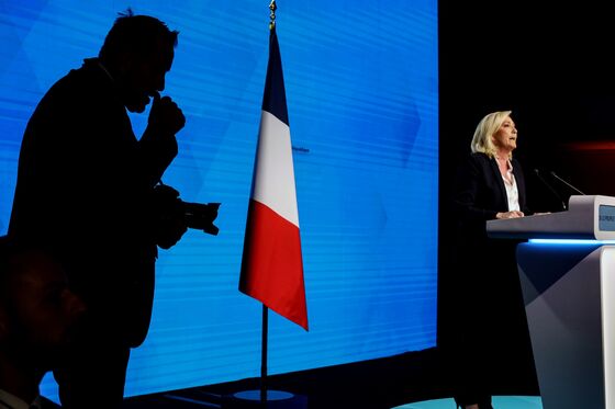 Macron Set to Face Le Pen in Runoff for French Presidency