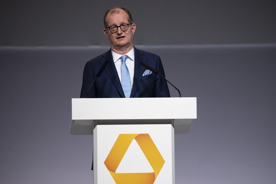 Commerzbank Says Profit Target Is at Risk 