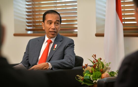 Jokowi’s Approval Rating Surges as Economy Remains Top Concern