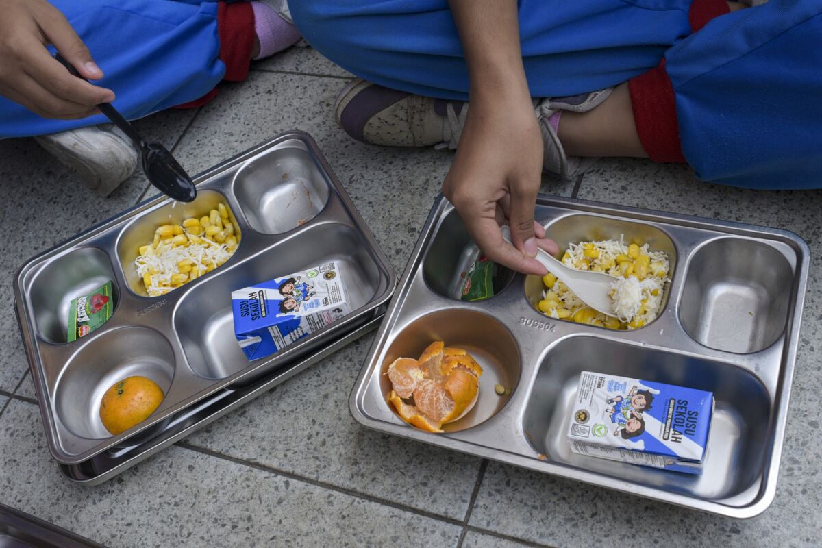 Indonesia Meals Graft Probe Widens to Active Police, Military