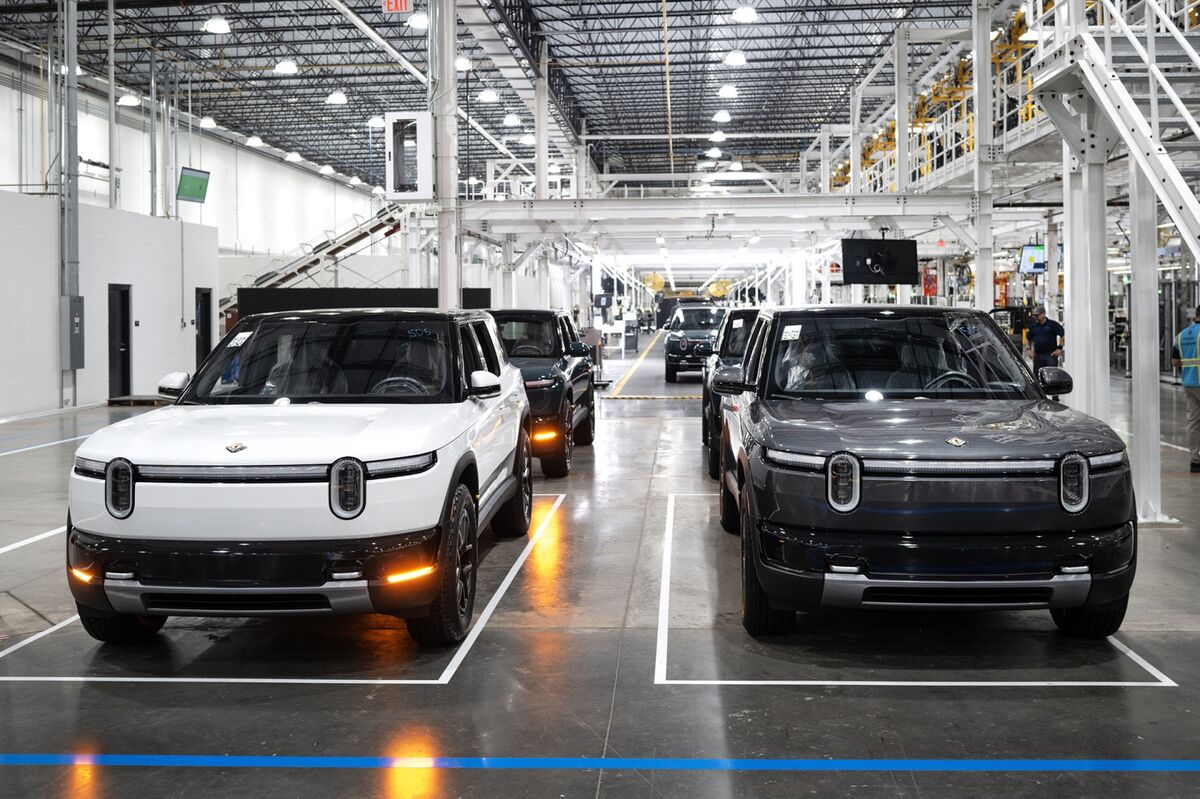 Rivian Beats Estimates as R2 SUV Becomes Top-Seller After Debut