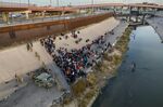 Texas National Guard troops block migrants at a&nbsp;border crossing along the Rio Grande in El Paso, Texas on December 20.&nbsp;