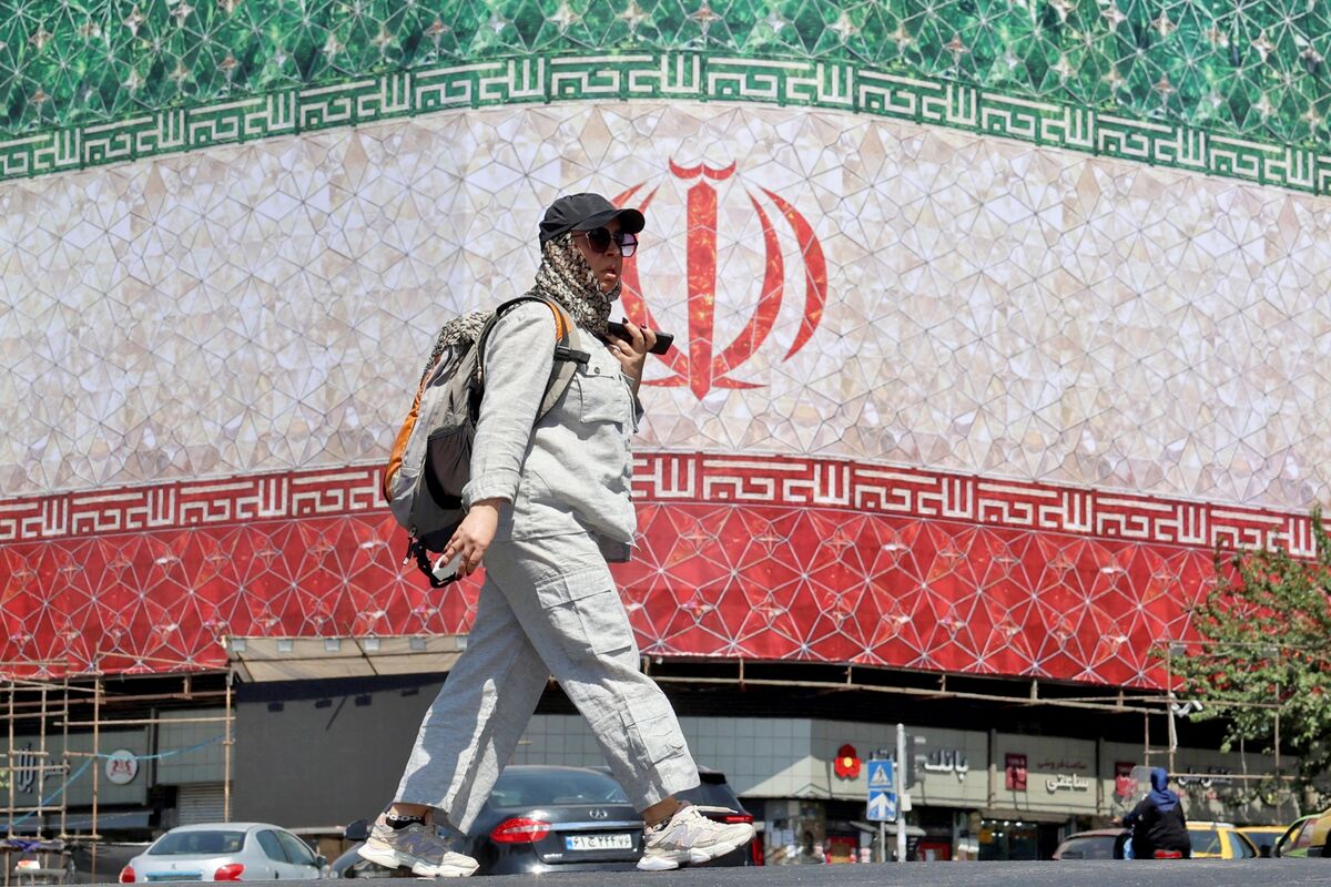 US , Iran Reach Deal to Halt War ; Stocks Rally , Oil Slumps