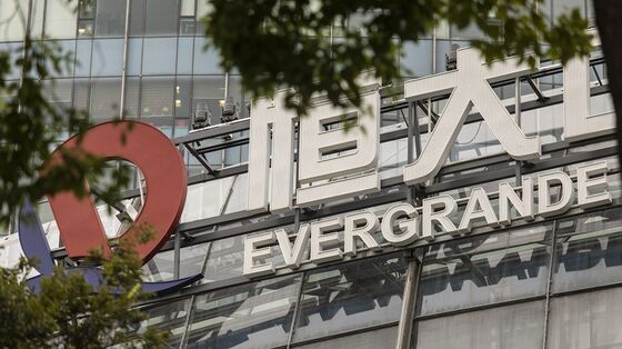Evergrande Misses Loan Payments to Banks as Bond Deadlines Loom