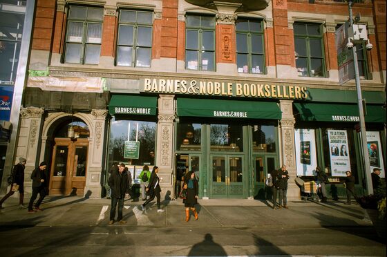 Barnes & Noble’s New Plan Is to Act Like an Indie Bookseller