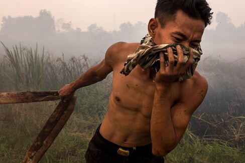 Firefighters Attempt To Extinguish Indonesia Forest Fires