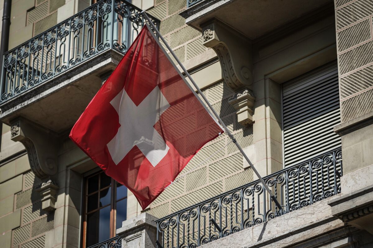 Swiss Population Cap Opponents Gain Lead for First Time in Polls