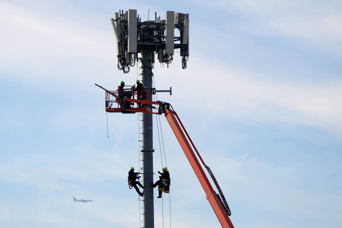 Extenet’s Cash Crunch Shocks Creditors and Roils Telecom Lending
