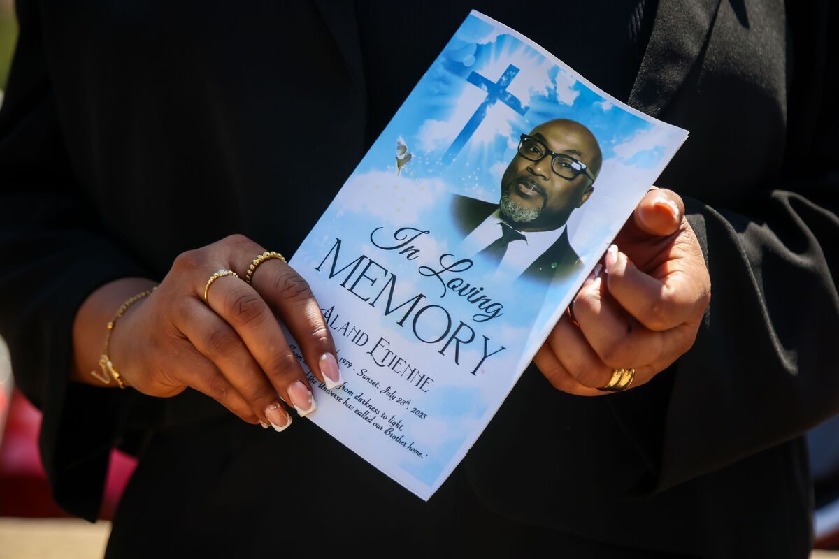 Mourners Remember ‘NY Hero’ Guard Killed by Park Avenue Shooter