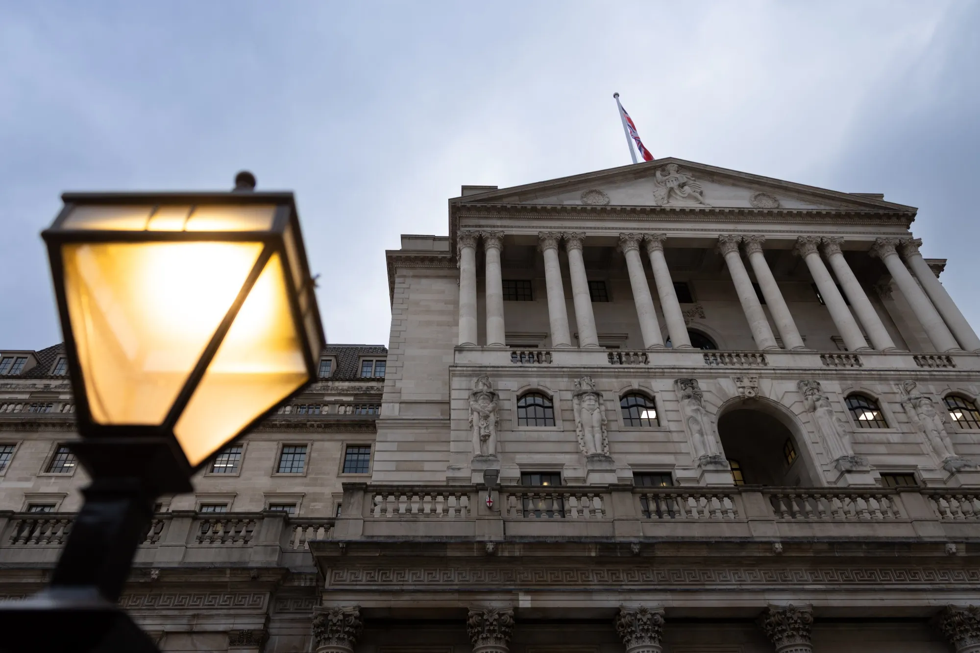 Bank of England May Protect Stablecoins Like Deposits, Ramsden Says -  Bloomberg
