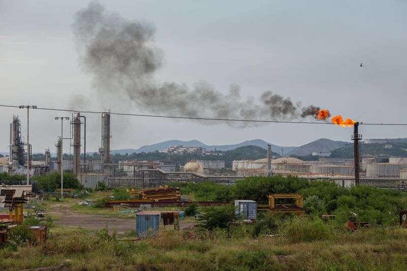 Venezuela Is Resurrecting Its Oil Fields With Backpacks Of Cash