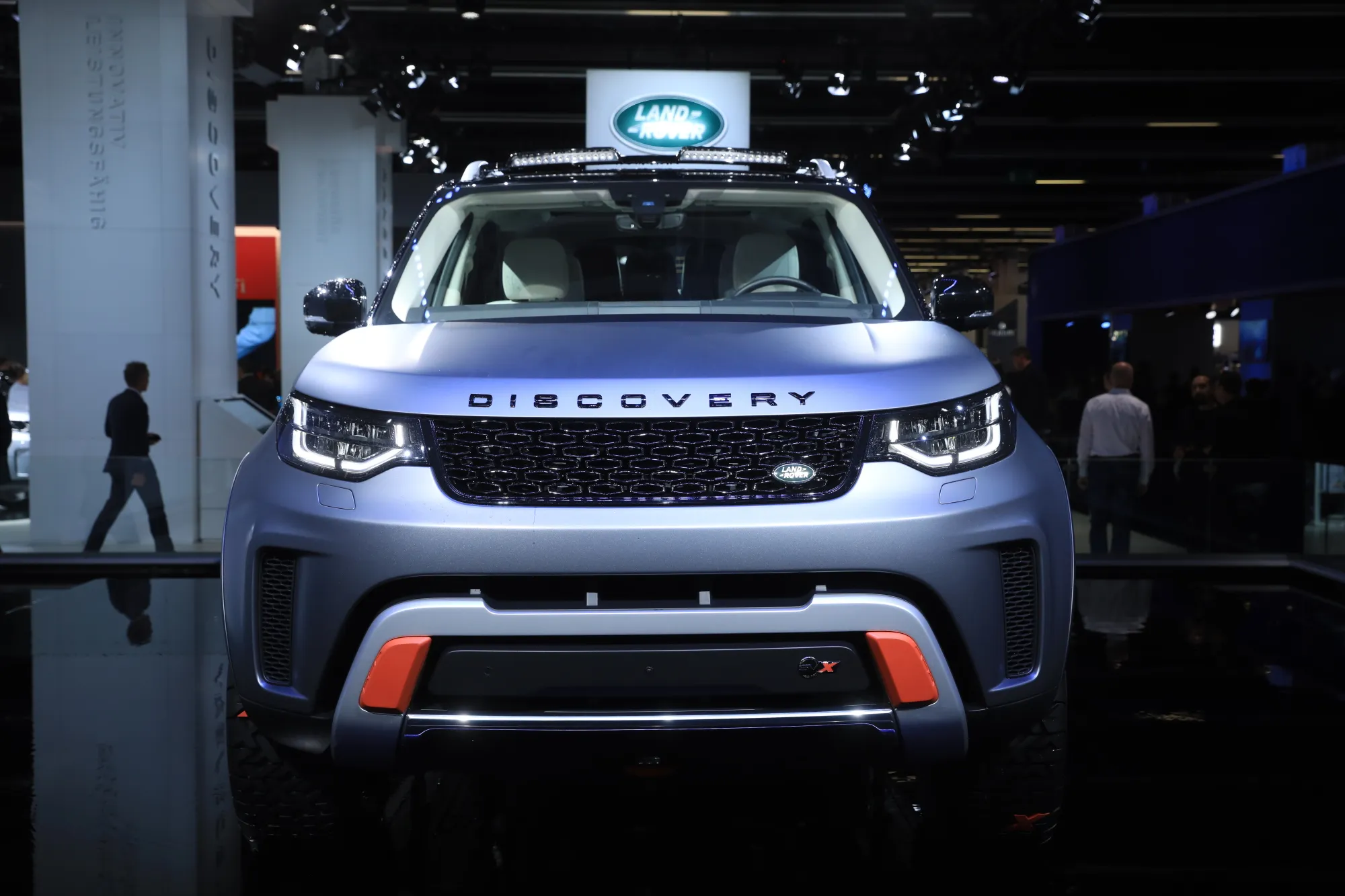 A Land Rover Discovery SUV.