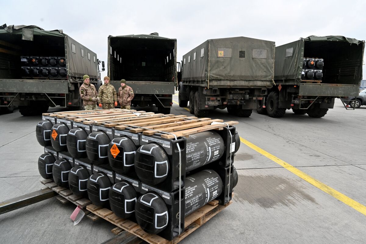 Trump Opens Door to Europe Buying US-Made Weapons for Ukraine