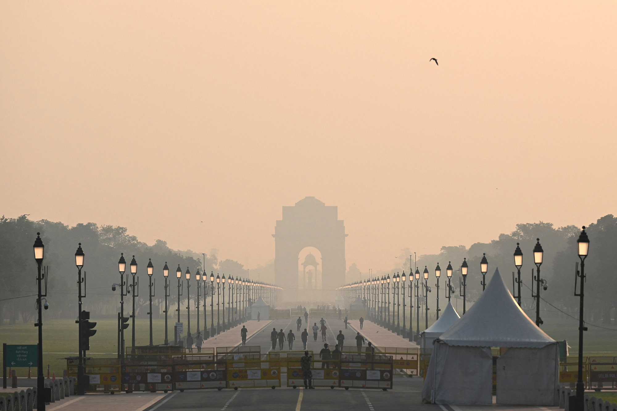 Smoggy conditions in New Delhi on Oct.&nbsp;25.