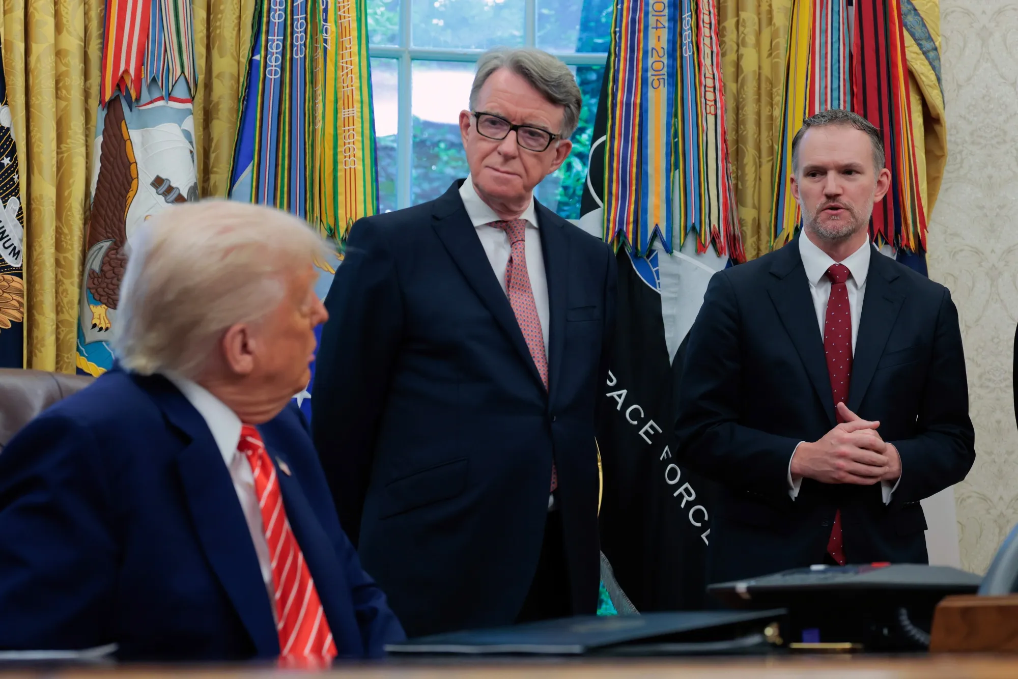 Peter Mandelson, center, in&nbsp;the Oval Office at the White House&nbsp;in Washington, DC.&nbsp;