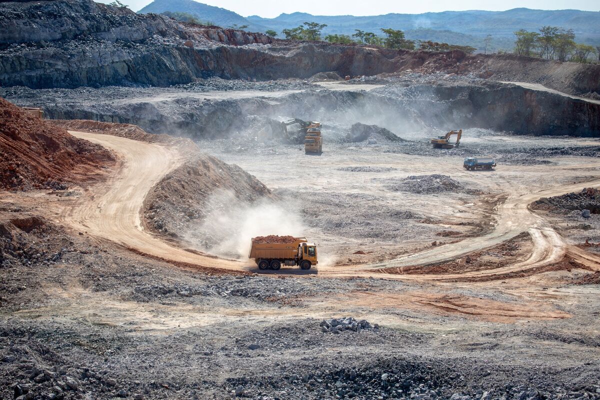 Zimbabwe Suspends Antimony, Tungsten Exports in Processing Push