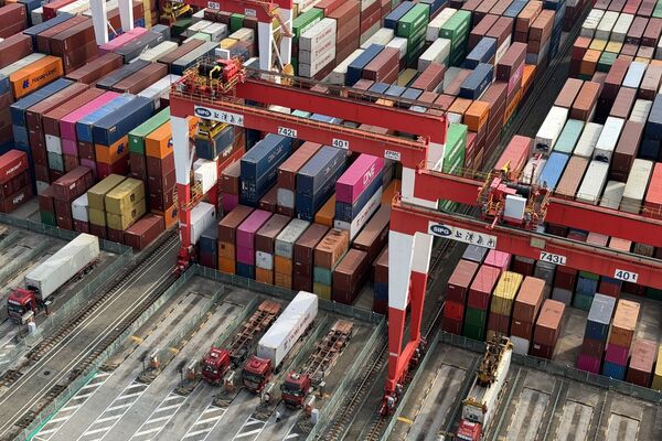 Operations at Yangshan Deepwater Port