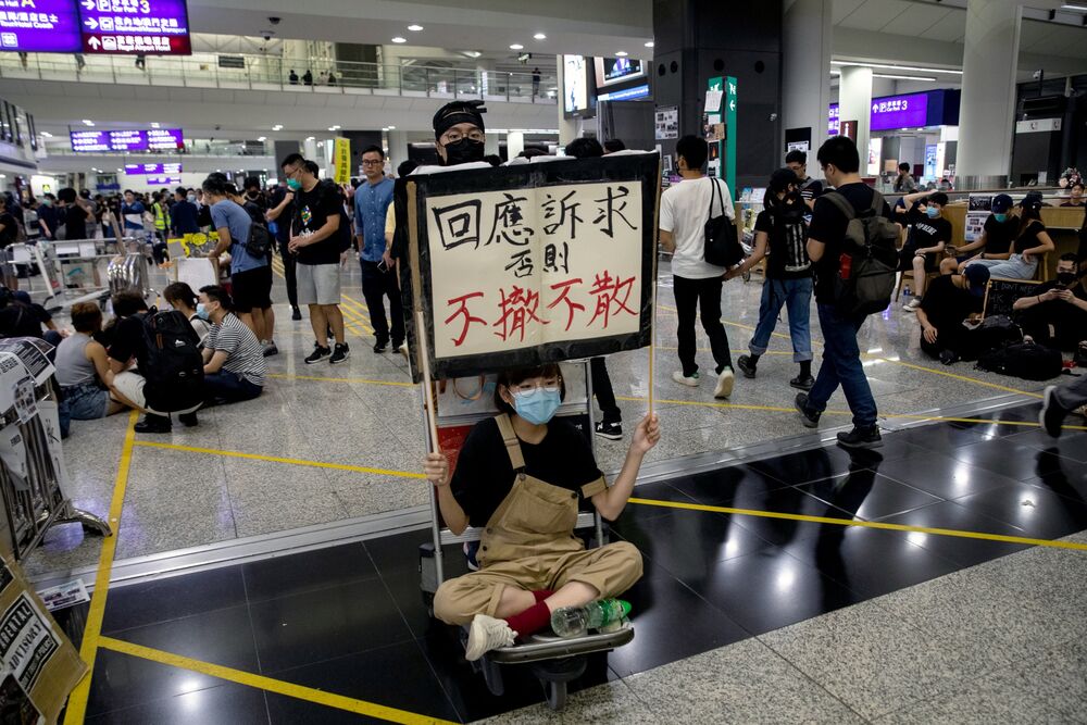 Salaries Delayed At Hong Kong Airlines As Troubles Mount Bloomberg