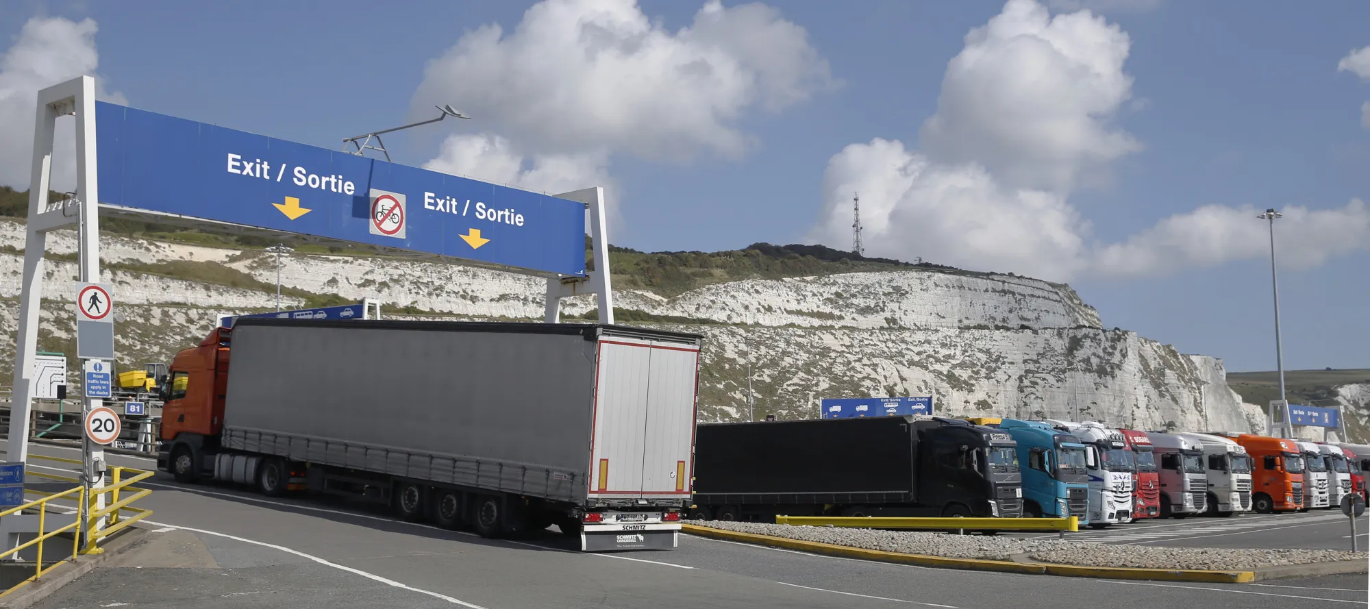 U.K.'s Gateway to Europe Braces for 17-Mile Brexit Backup