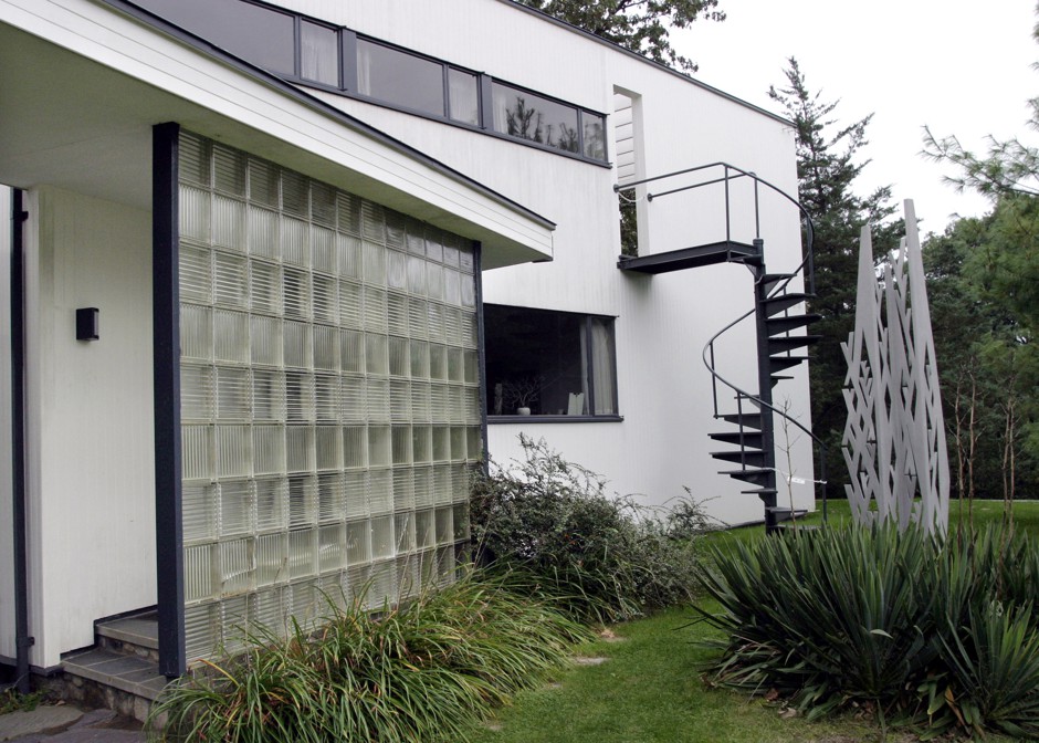 Bauhaus, the house: Walter Gropius built this Lincoln, Massachusetts, home in 1938.