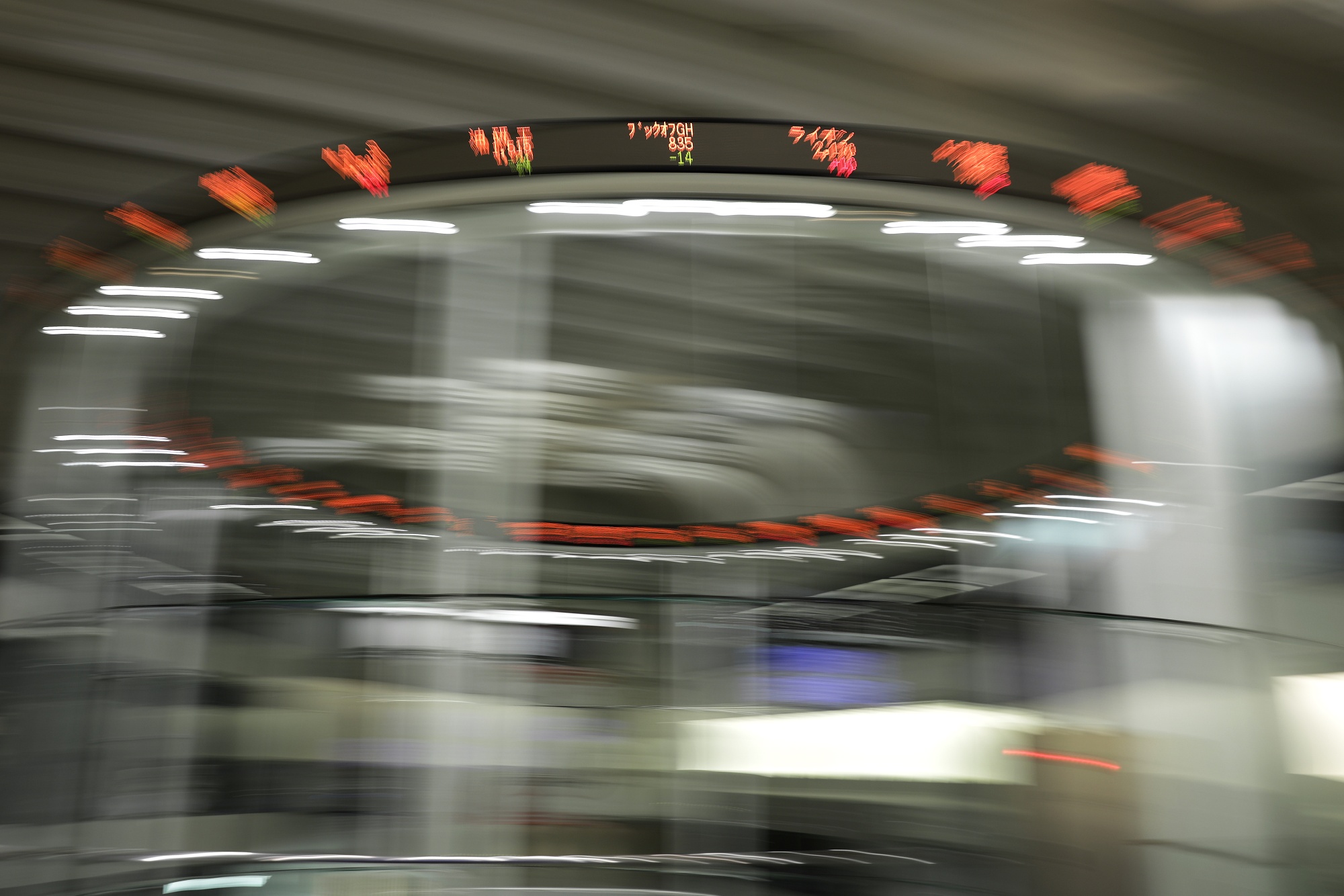 An electronic ticker on the Tokyo Stock Exchange (TSE), traded by Japan Exchange Group Inc. (JPX), in Tokyo, Japan on Thursday, October 29, 2020. Japanese stocks cut losses after the policy decision from the Bank of Japan and how US futures rallied after a drop in global equities.