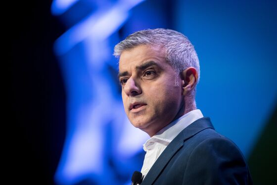 U.K. Public Services Aren’t Ready for Messy Brexit, London Mayor Says