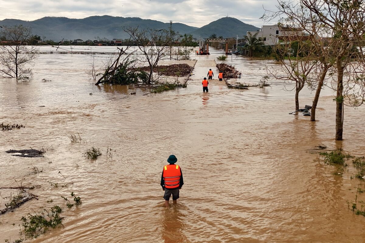 Vietnam Toll From Heavy Rains Hits 26 in Wake of Typhoon Bualoi