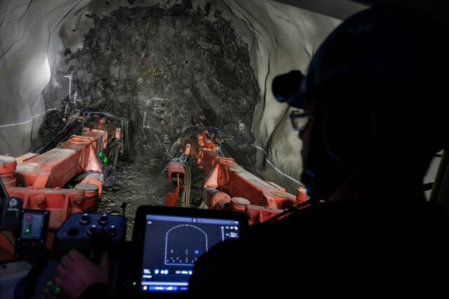 Drilling machine underground