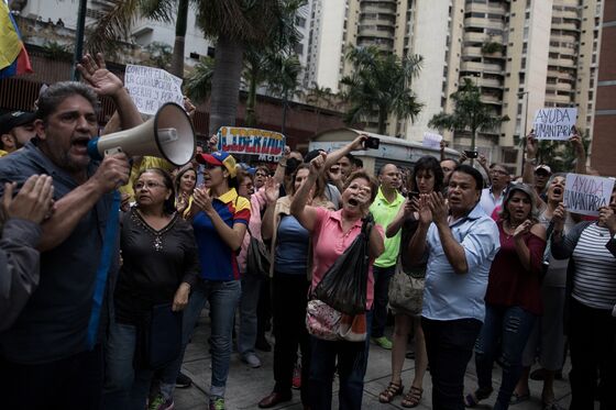 Venezuela Central Bank Confronts Growing Discontent