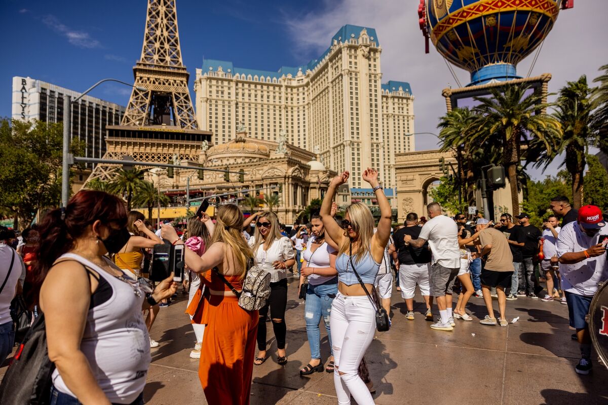 hot Vegas tourists