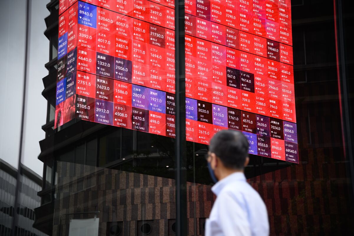 Asian Stocks Fall as Israel-Iran Tensions, Hawkish Fed Stance on Rates