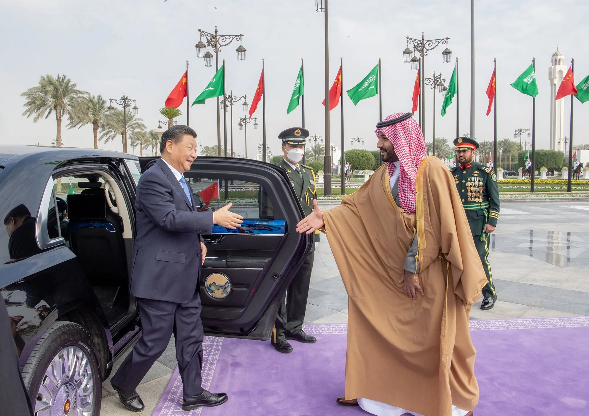 Mohammed bin Salman welcomes Xi Jinping to Riyadh, in 2022.