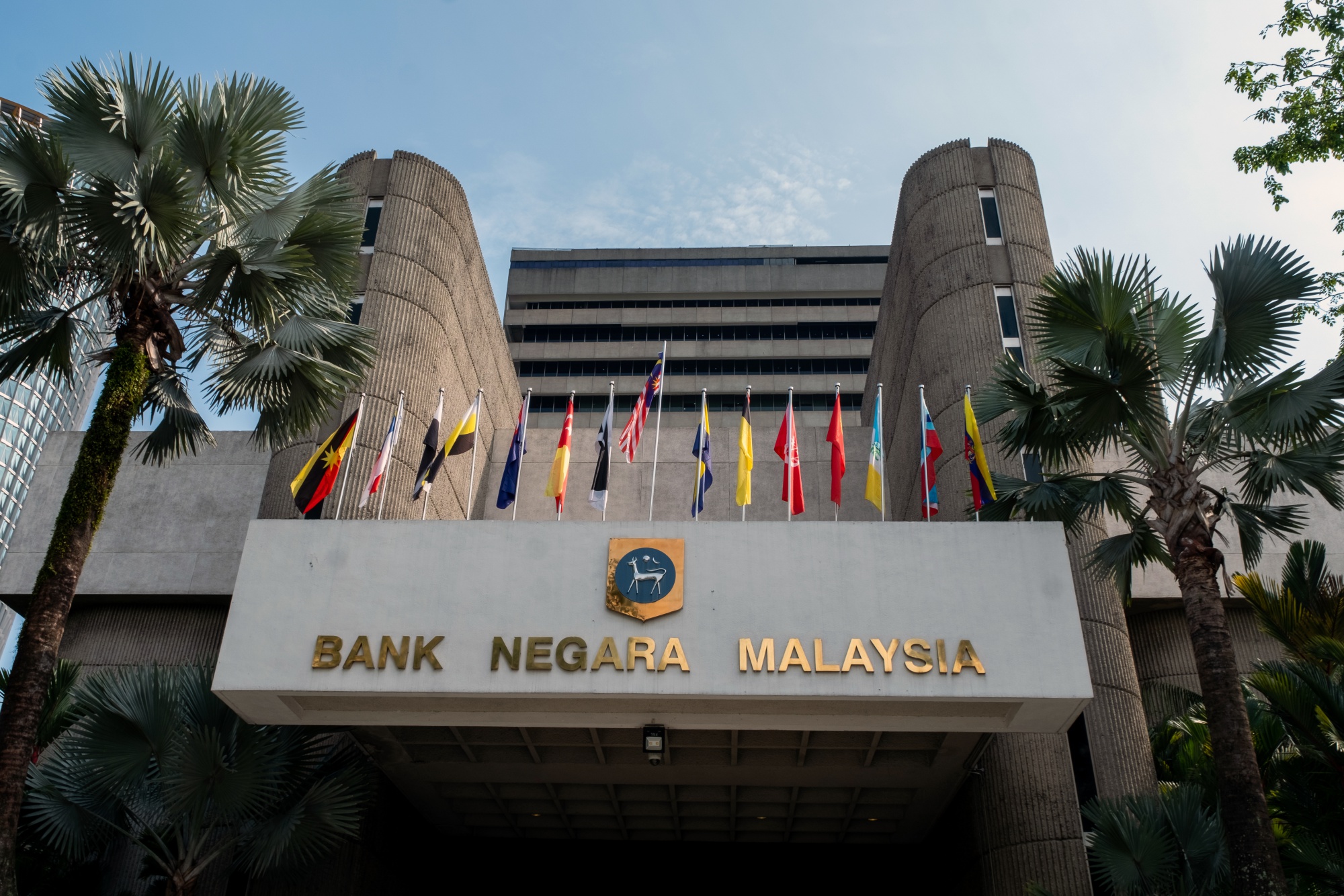 Malaysia Cuts Key Rate as Global Central Banks Act on Virus - Bloomberg