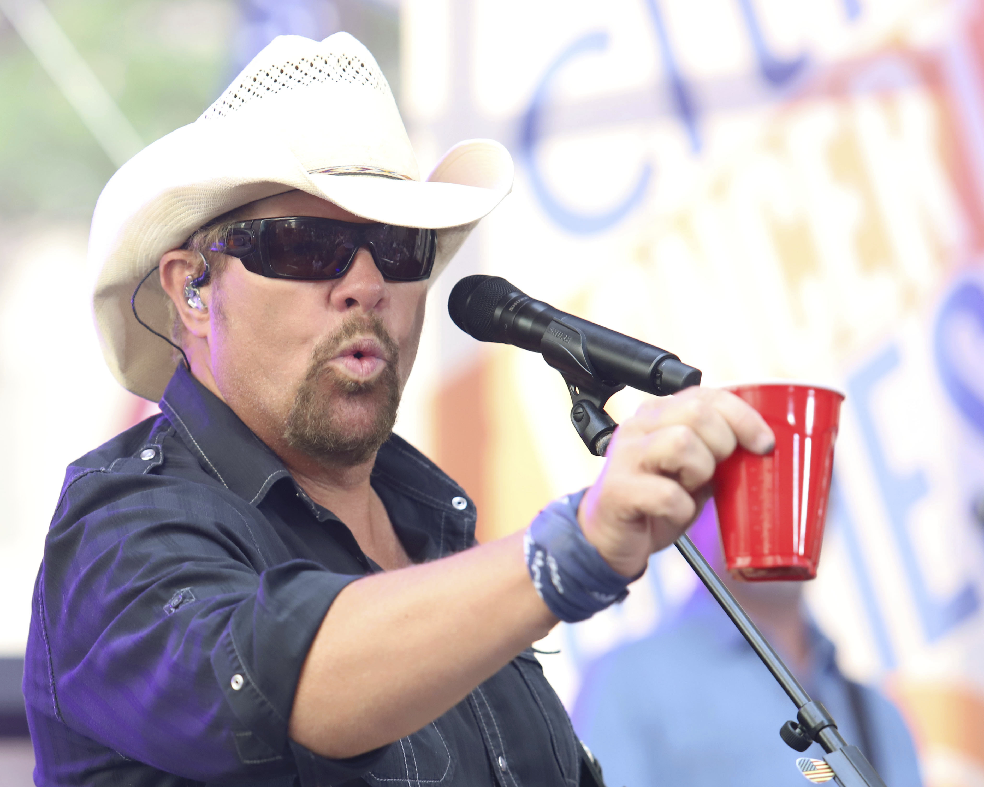 Fans Raise A Red Solo Cup To Honor Toby Keith, Who Immortalized The ...