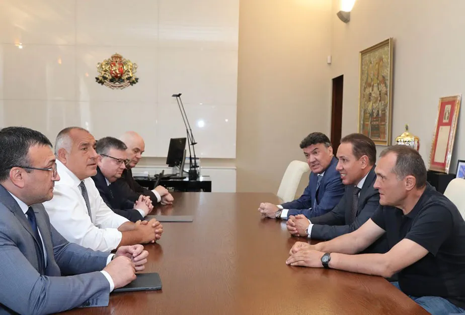 Vasil Bozhkov, right, at a meeting with Bulgaria’s Prime Minister Boyko Borissov.