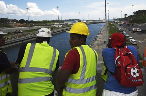 1468886031_panama canal