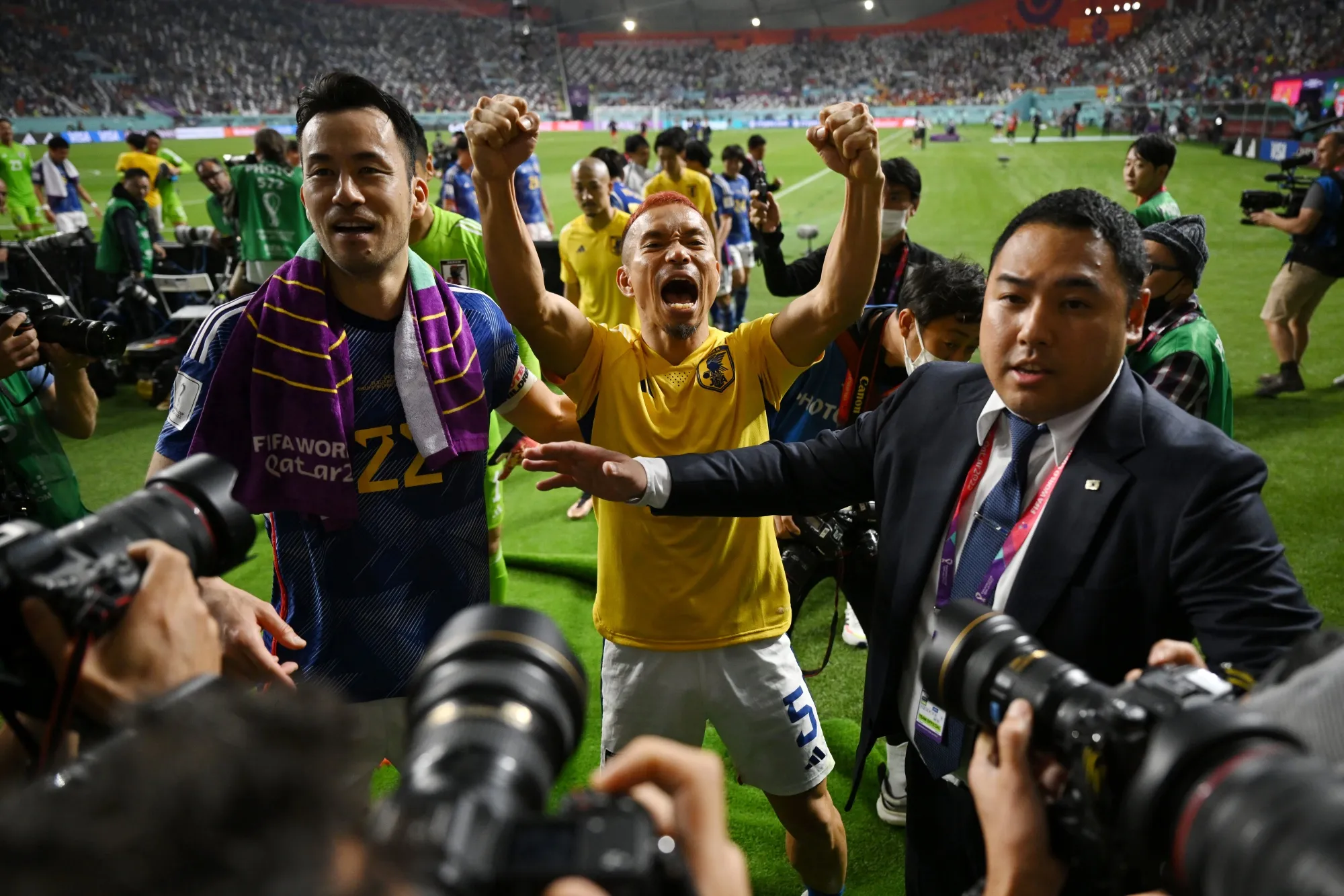 超希少！サッカーワールドカップでドイツ・スペインに勝利したスタジアム思い出の品２ サッカーW杯、日本がスペインに2対1で勝利－決勝T進出 - Bloomberg