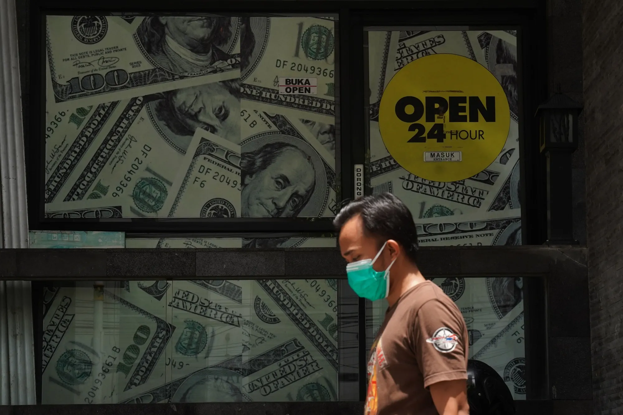 A currency exchange&nbsp;in Jakarta.